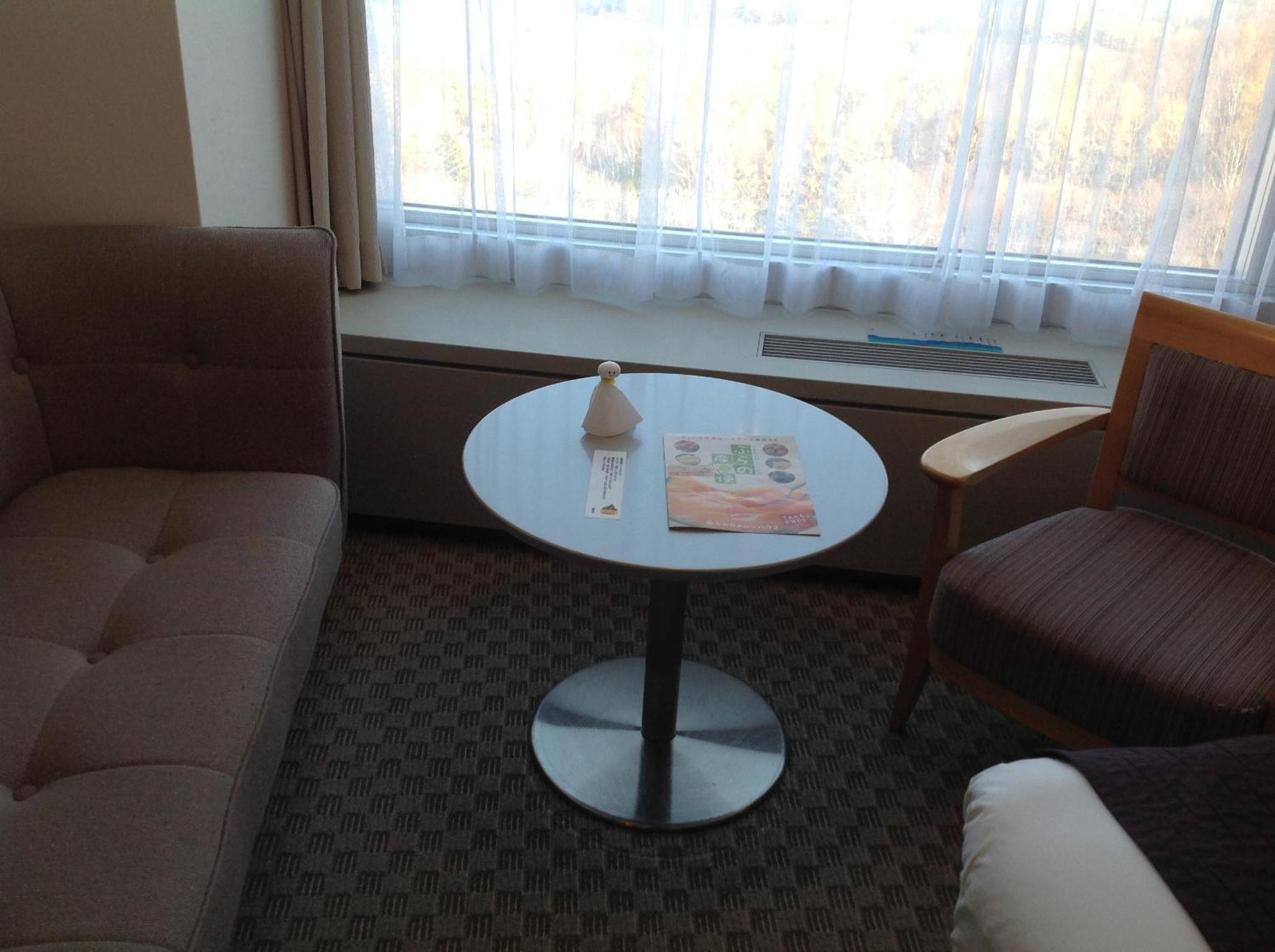 Shin Furano Prince Hotel Номер фото A table in a hotel room