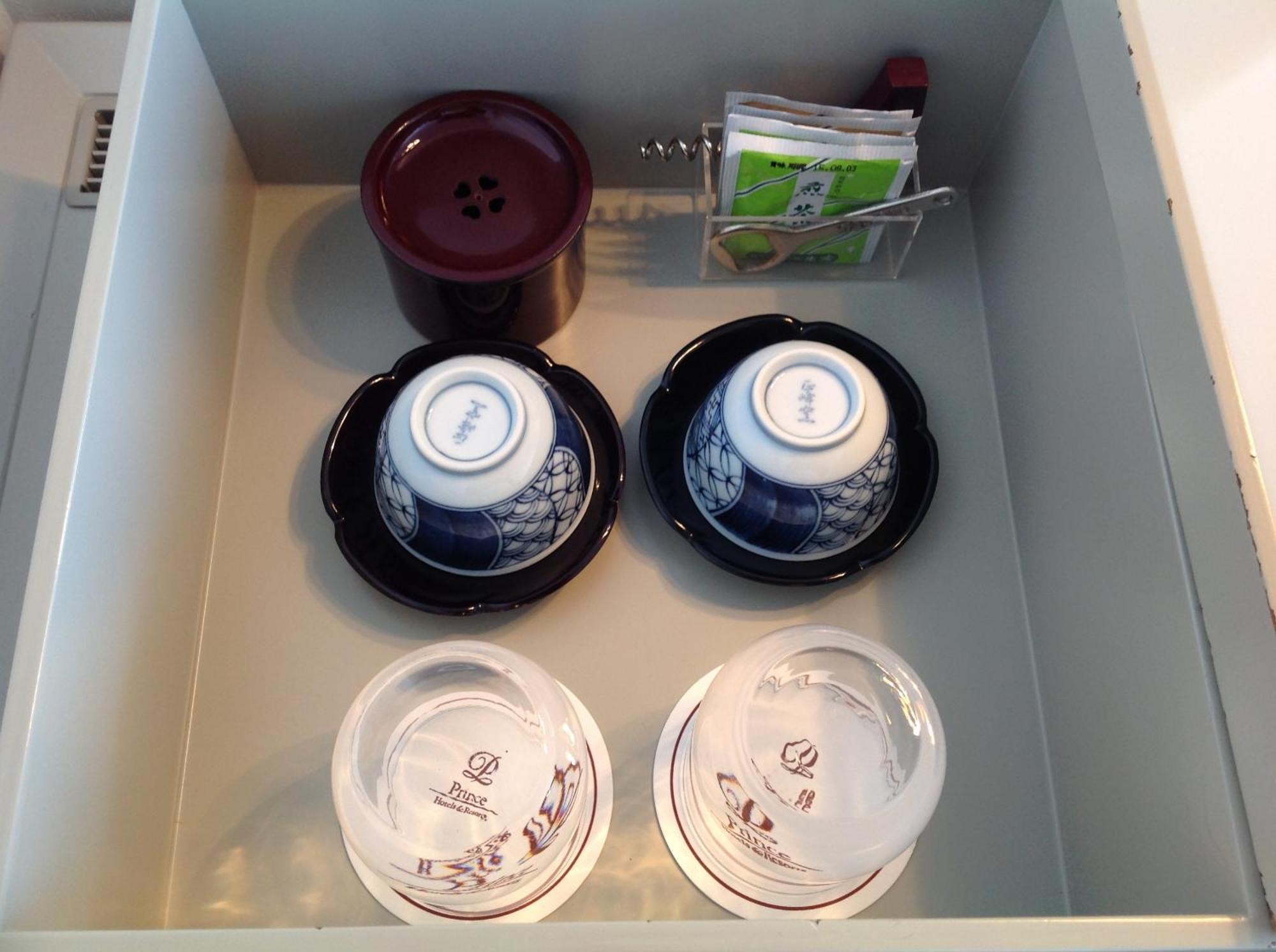 Shin Furano Prince Hotel Номер фото A tea set in a drawer