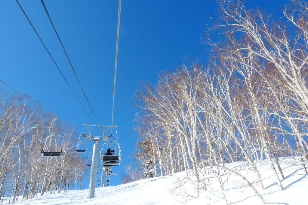 Shin Furano Prince Hotel Экстерьер фото The ski lift at Furano Ski Resort